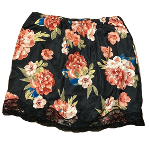 🌷 Hollister 🌷 Floral Lace Trim Mini Skirt